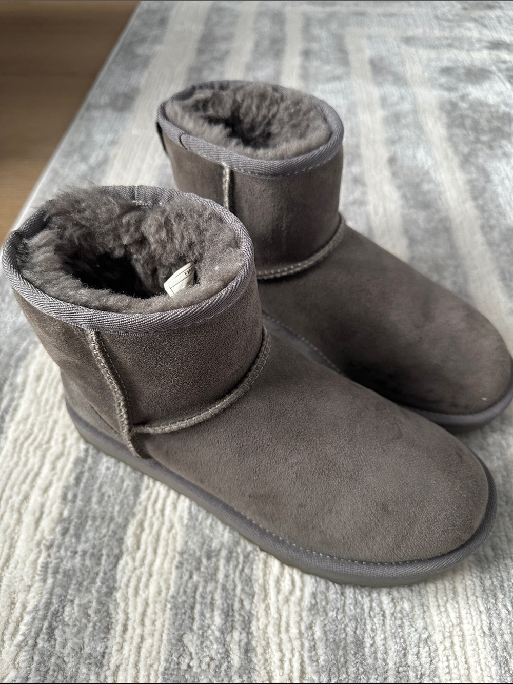 UGG - Picture 2 of 12